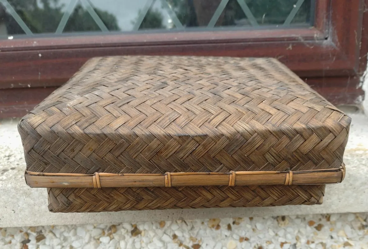 LIGHTWEIGHT WICKER SQUARE STORAGE BOX. - Image 3