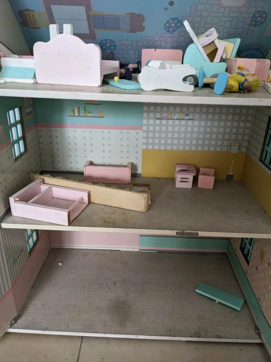 Free - Doll House - Image 2