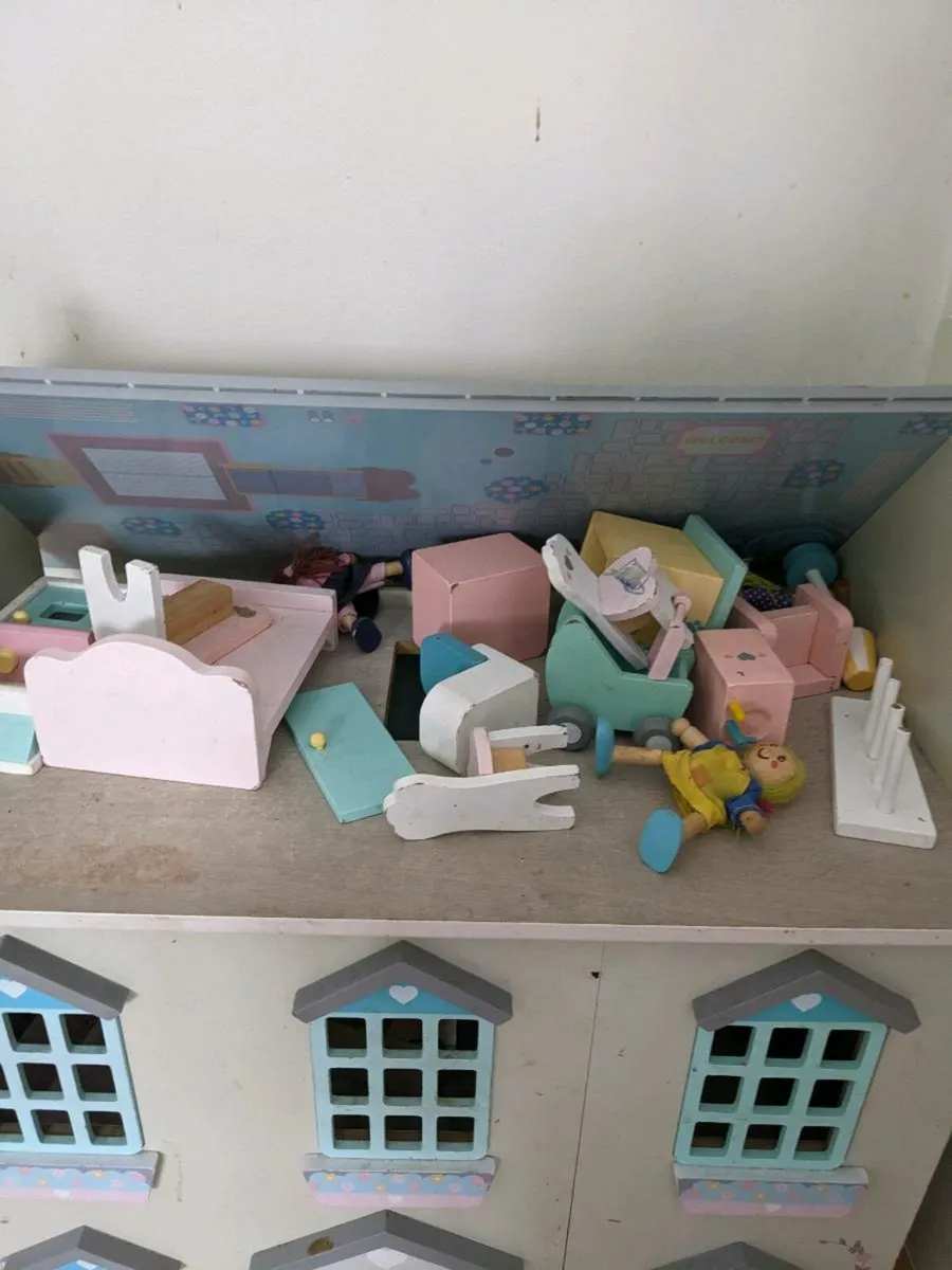 Free - Doll House - Image 3