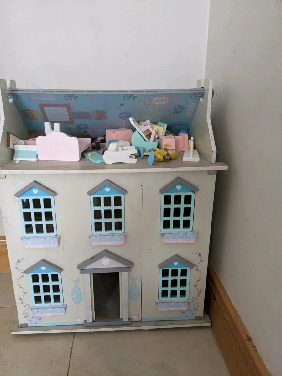 Free - Doll House - Image 4