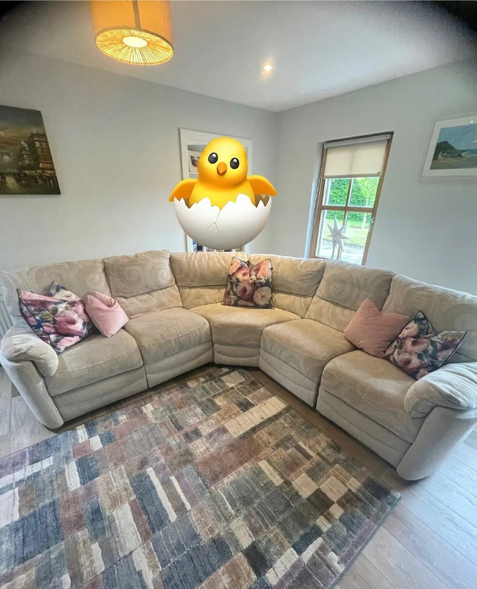 Corner couch - Image 1