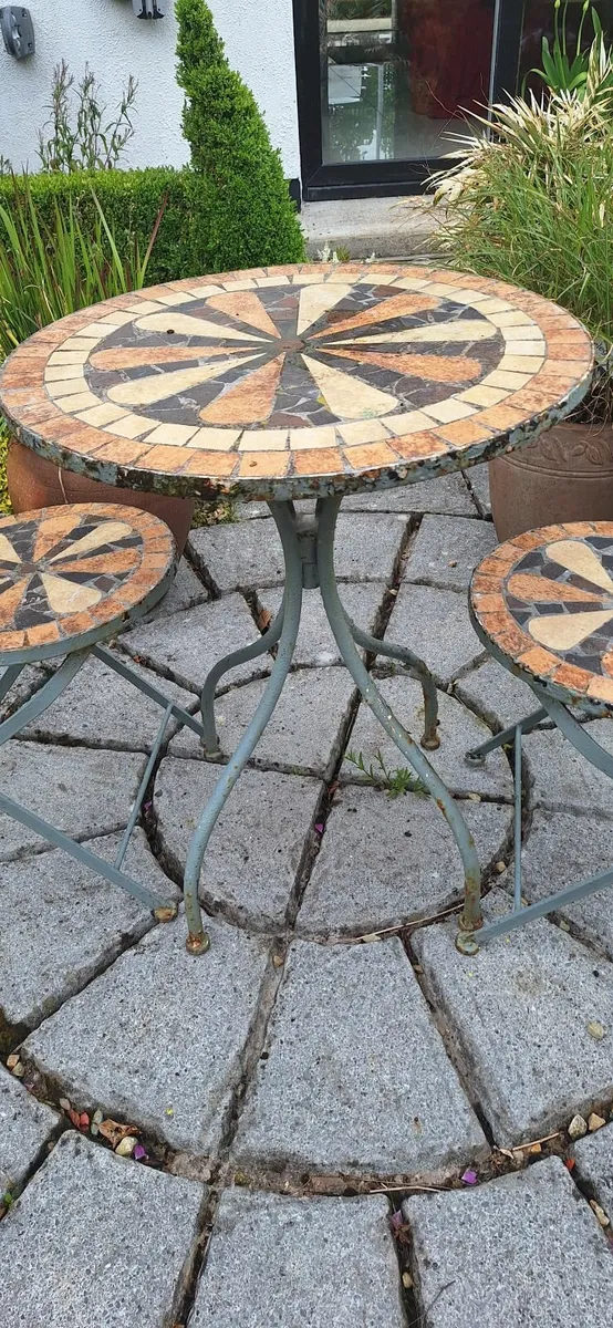 Patio table & 2 chairs - Image 4