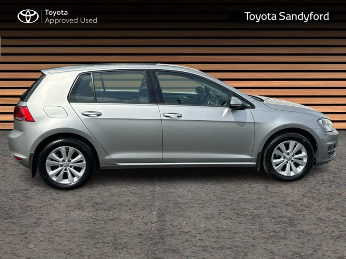 Volkswagen Golf 1.2 TSI Manual // AIR Conditionin - Image 3