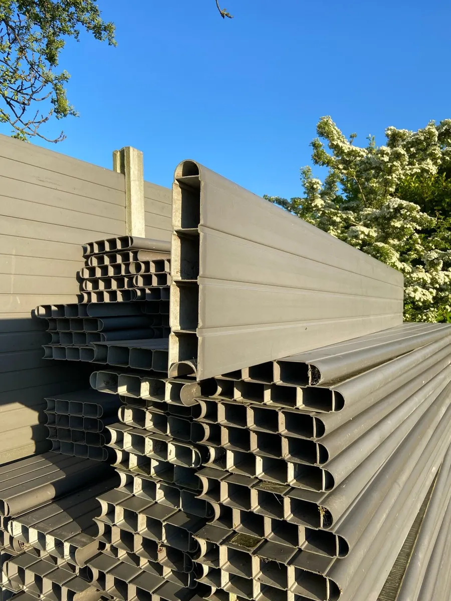 COMPOSITE GREY PANEL FENCING USED - Image 1