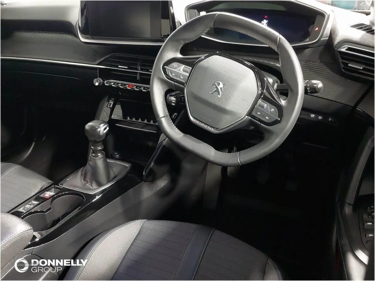 Peugeot 2008 1.2 Puretech Allure Premium 5dr - Image 4