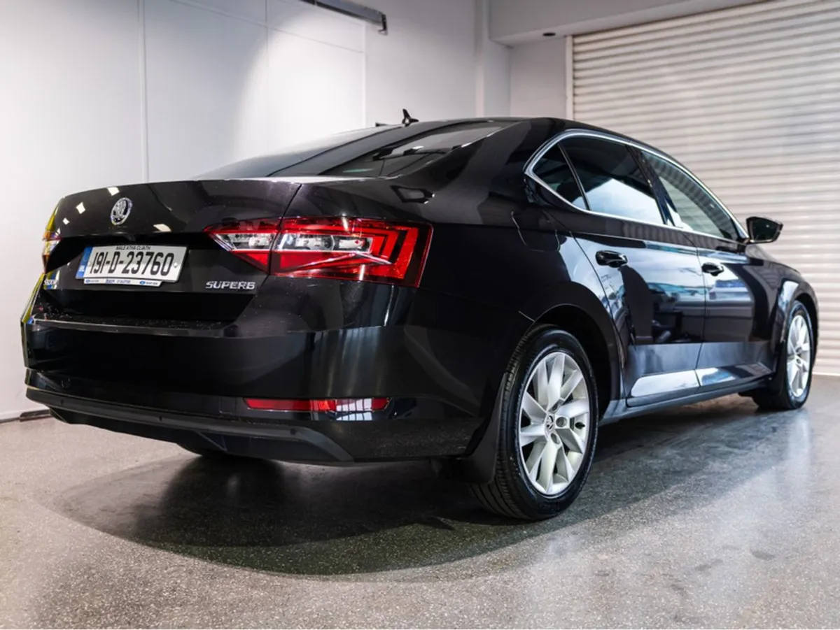Skoda Superb Style 2.0 TDI 150HP DSG 4DR Auto - Image 4