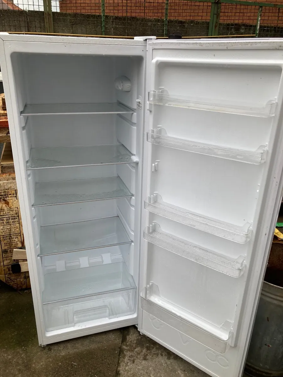Fridge. - Image 2