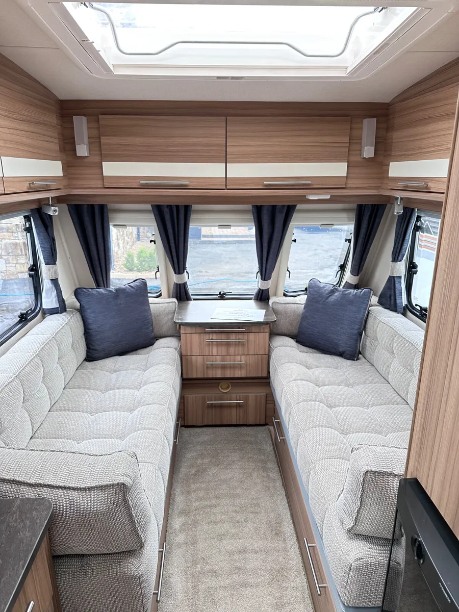 ✨ 2017 ULTRA LIGHTWEIGHT LUNAR ARIVA 2 BERTH✨ - Image 4