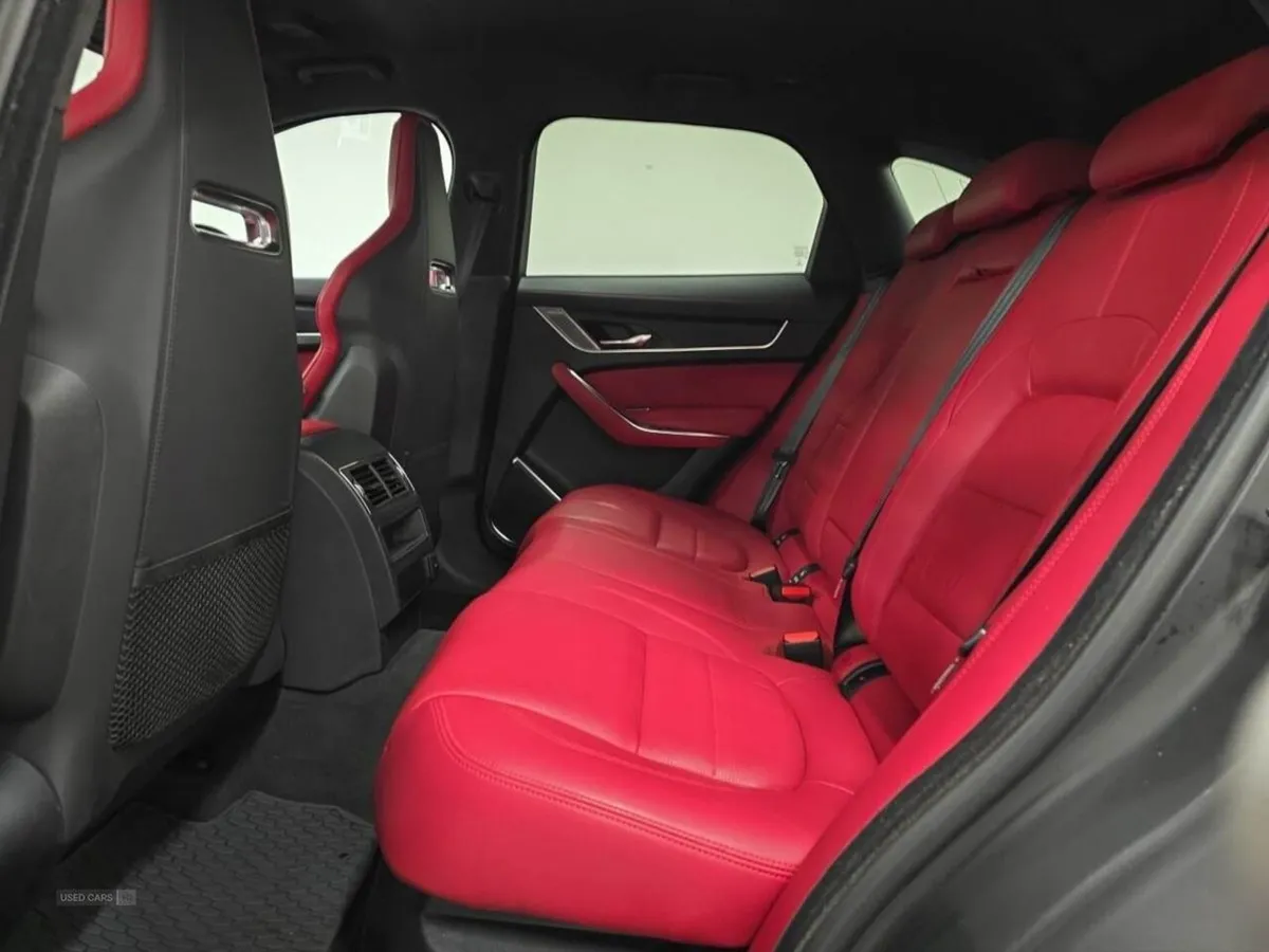 Jaguar F- PACE 3.0 D300 R-dynamic HSE 5dr Auto AWD - Image 4