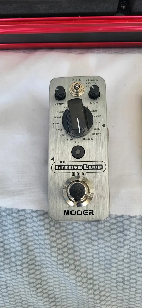 Guitar effects pedal - Image 1