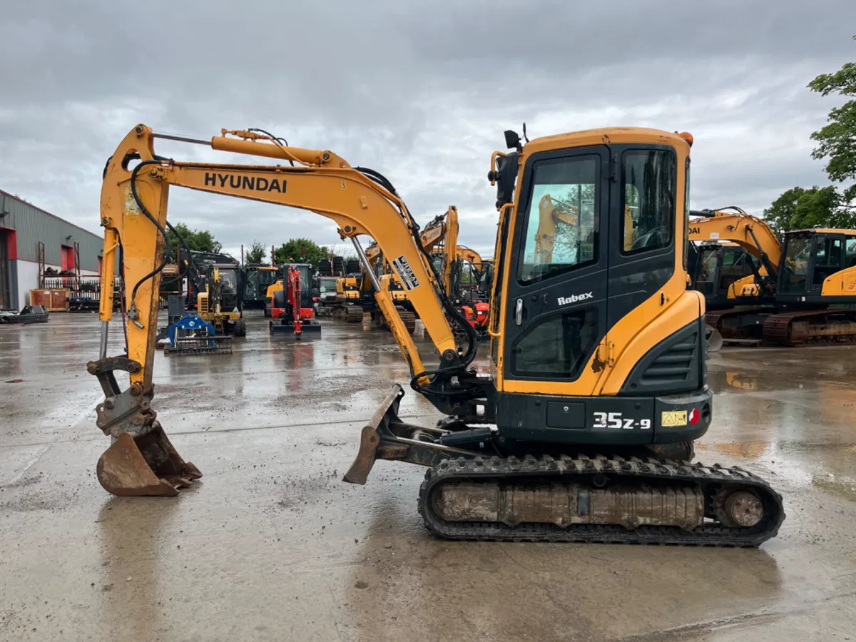 Hyundai R35Z-9 Mini Excavator - Image 1