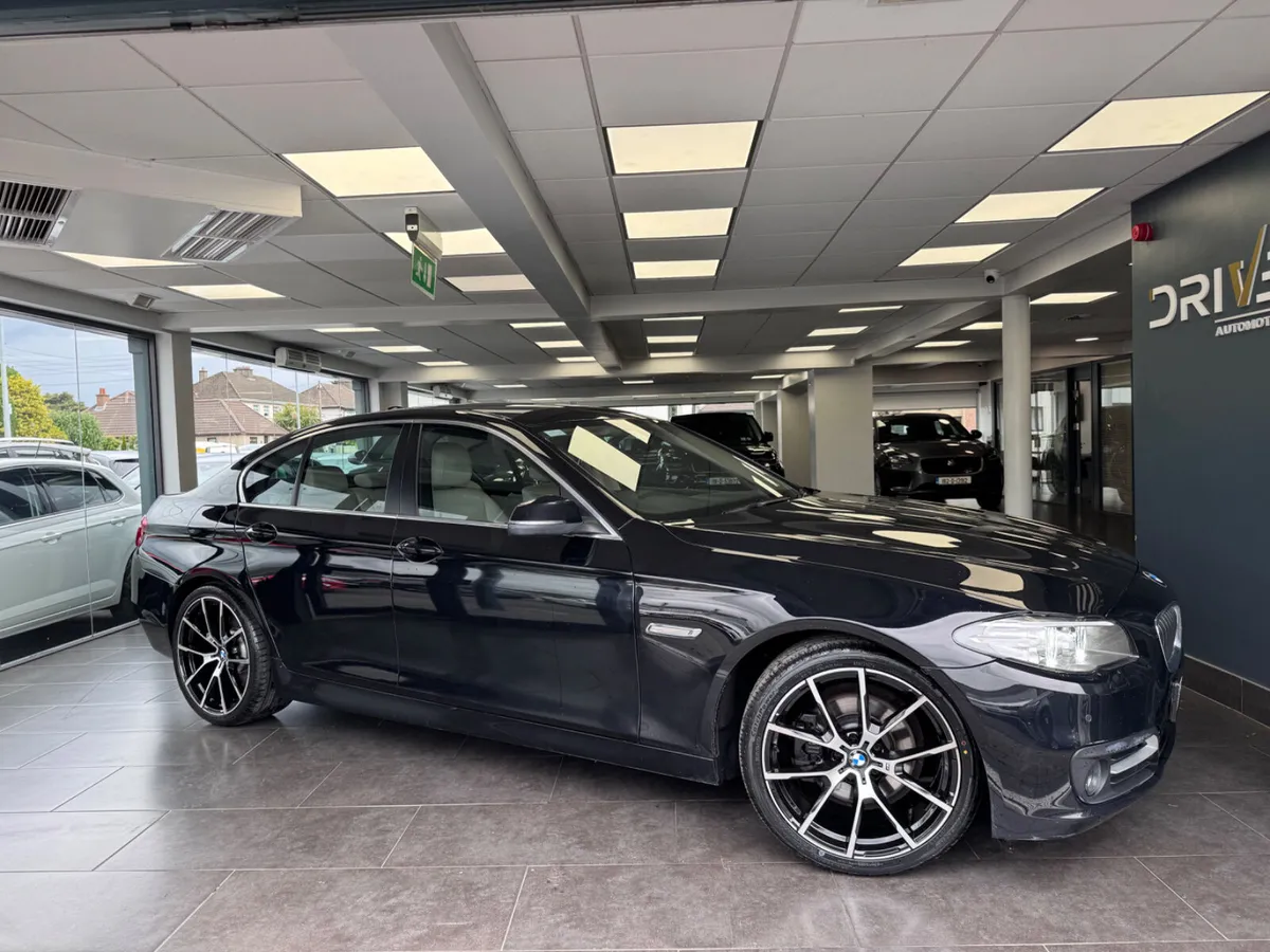 BMW 5-Series 2015 520d  Luxury ***Automatic *** - Image 3
