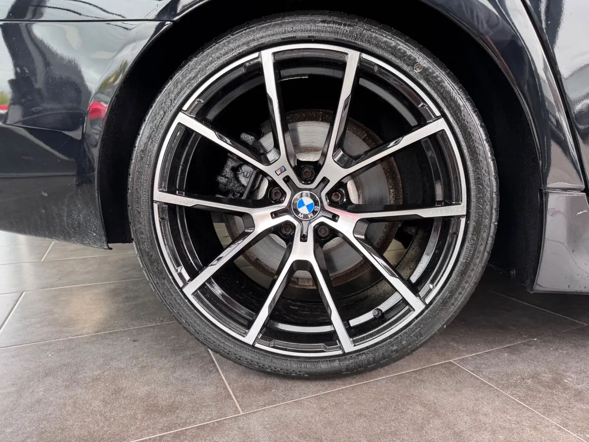 BMW 5-Series 2015 520d  Luxury ***Automatic *** - Image 2