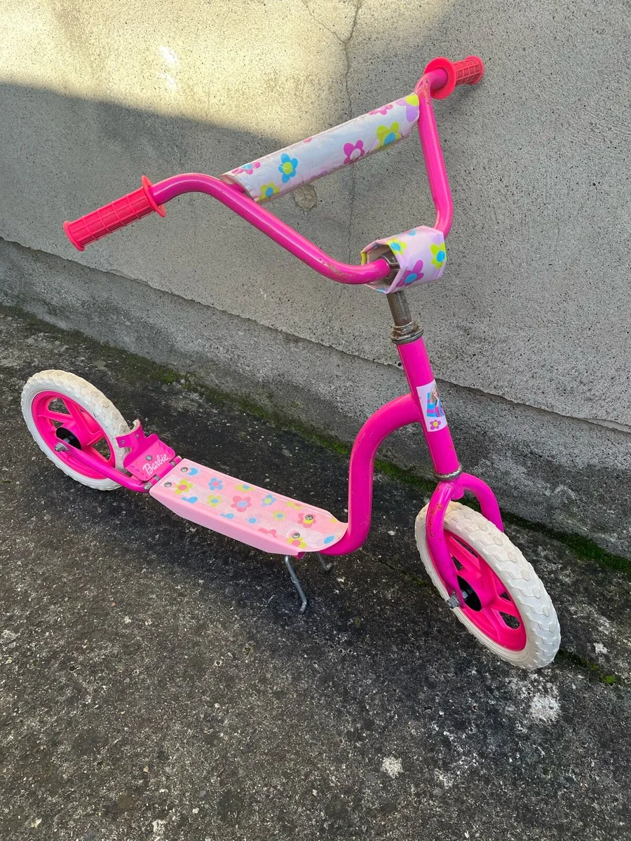 Barbie scooter - Image 1