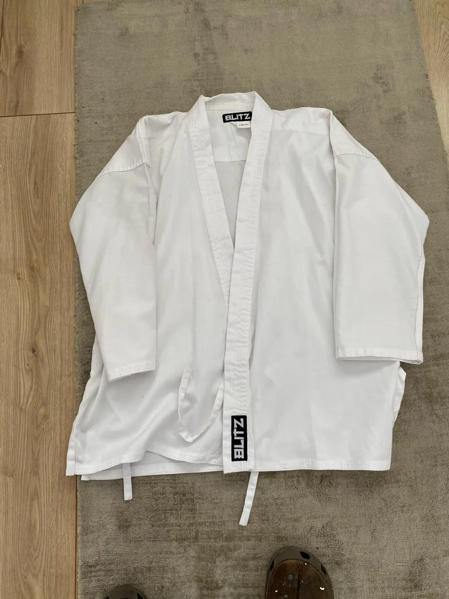 Martial arts suit - Image 1