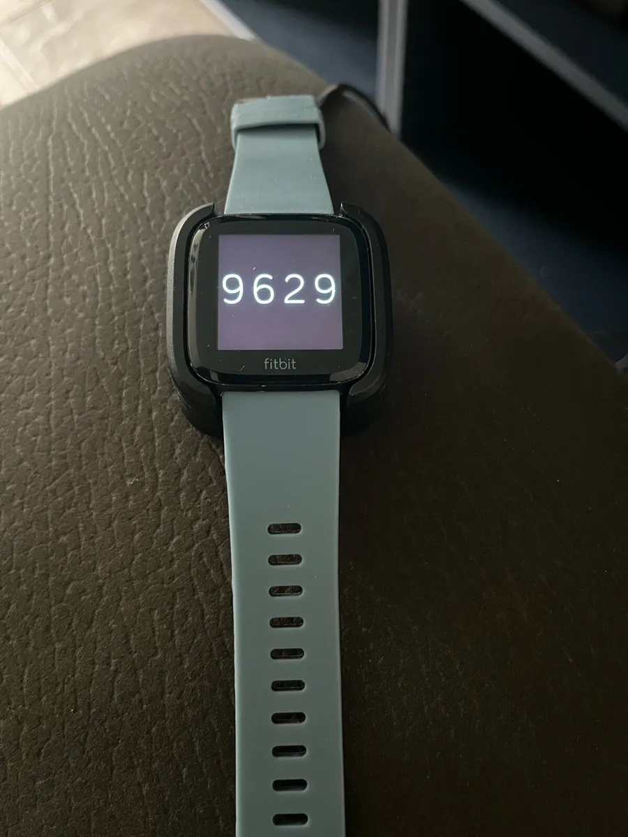 Fitbit versa - Image 1