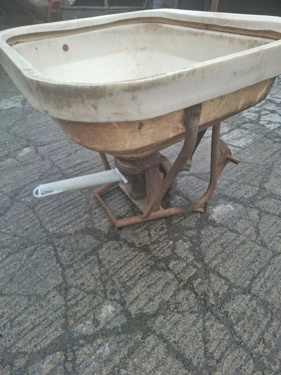 Fertiliser Spreader - Image 3