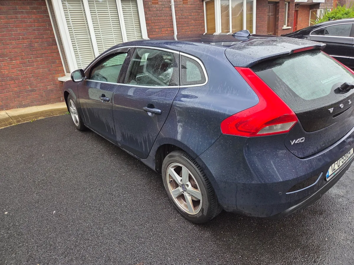 Volvo V40 2012 - Image 4