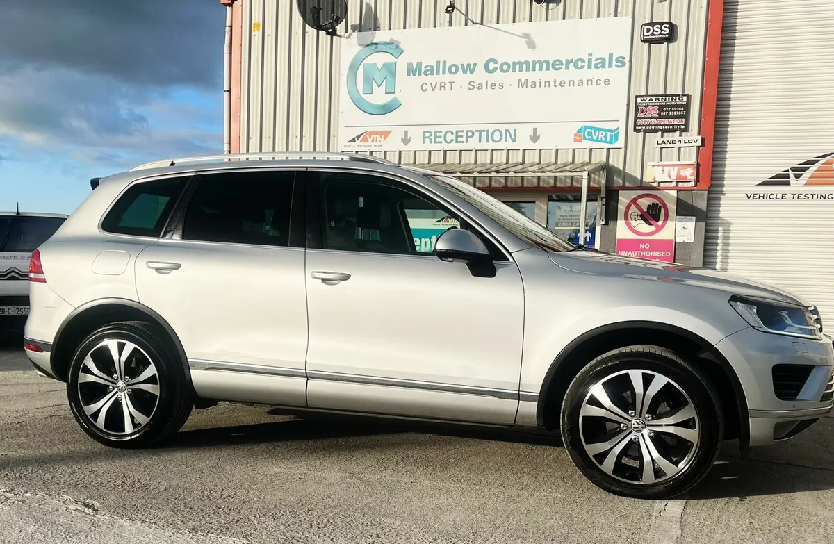 2016 Volkswagen Touareg Crew Cab ! - Image 1