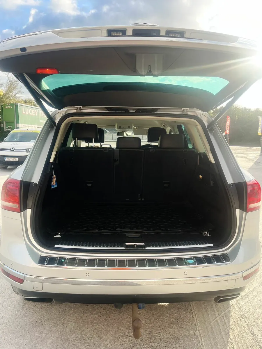 2016 Volkswagen Touareg Crew Cab ! - Image 2