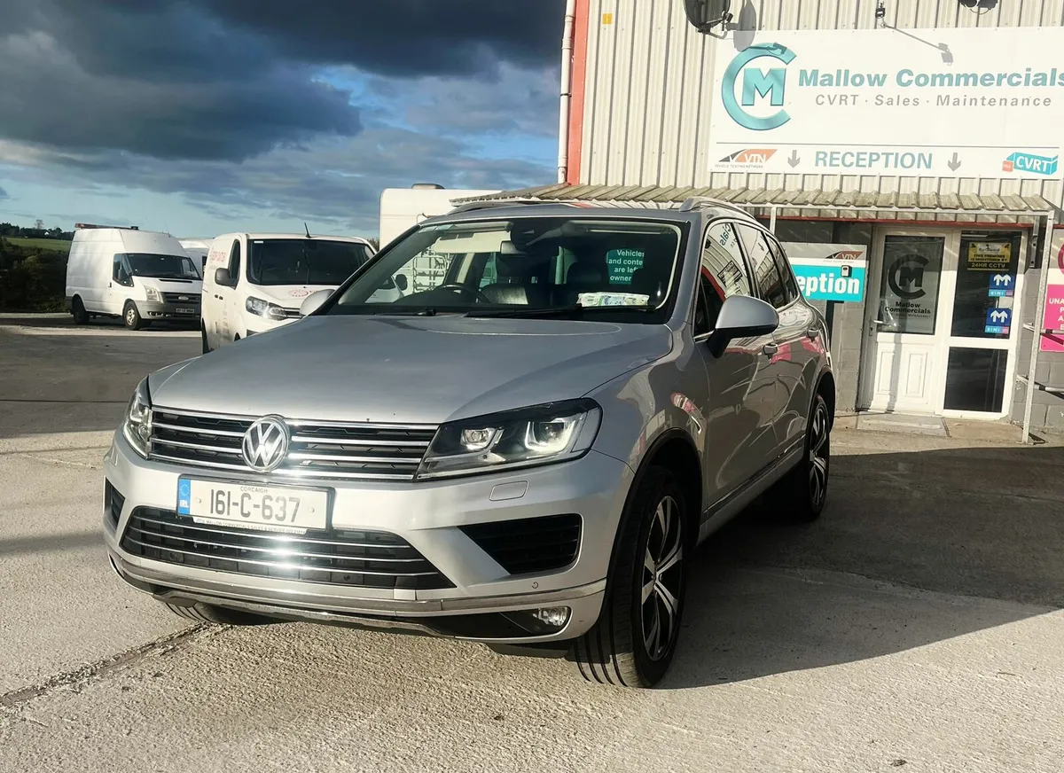 2016 Volkswagen Touareg Crew Cab ! - Image 4