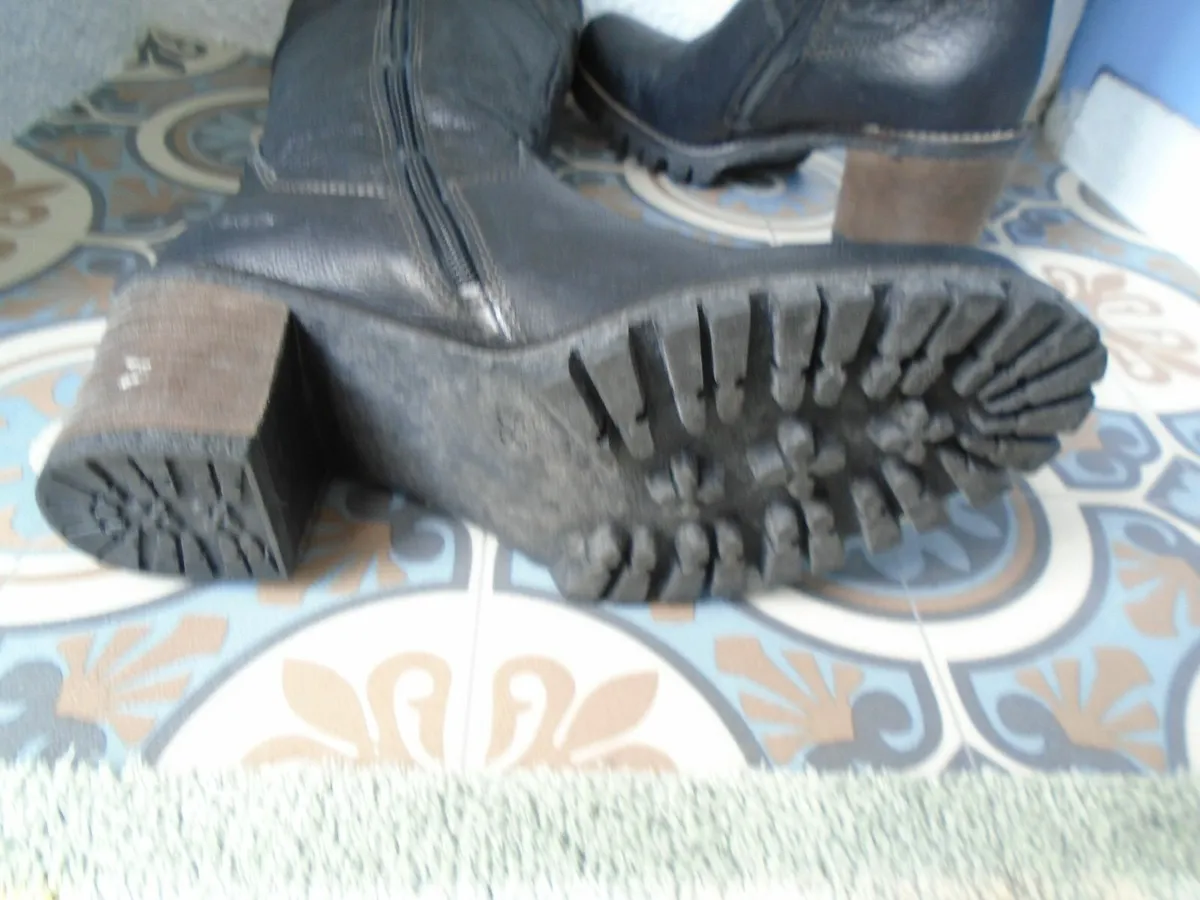 Ladies Black High boots,Size 39, New - Image 2