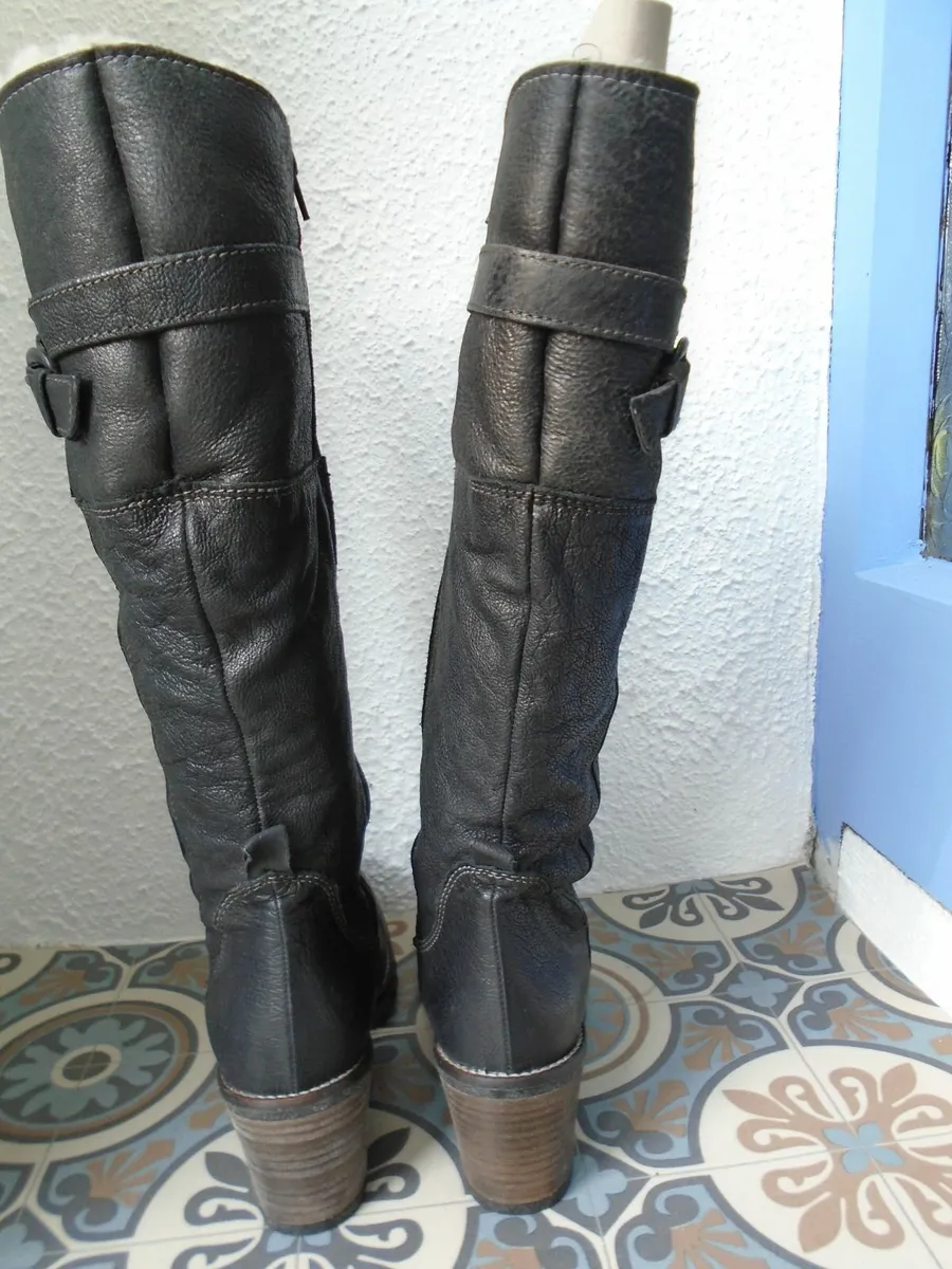 Ladies Black High boots,Size 39, New - Image 3