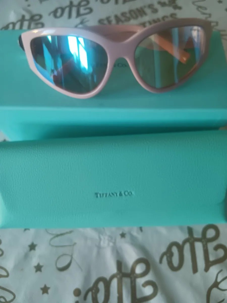 Ladies sunglasses - Image 1