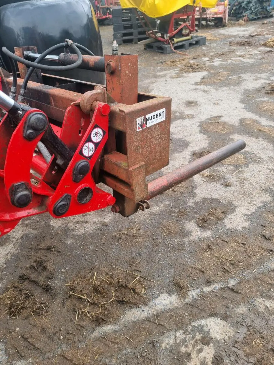 Nugent hydraulic bale stacker - Image 2