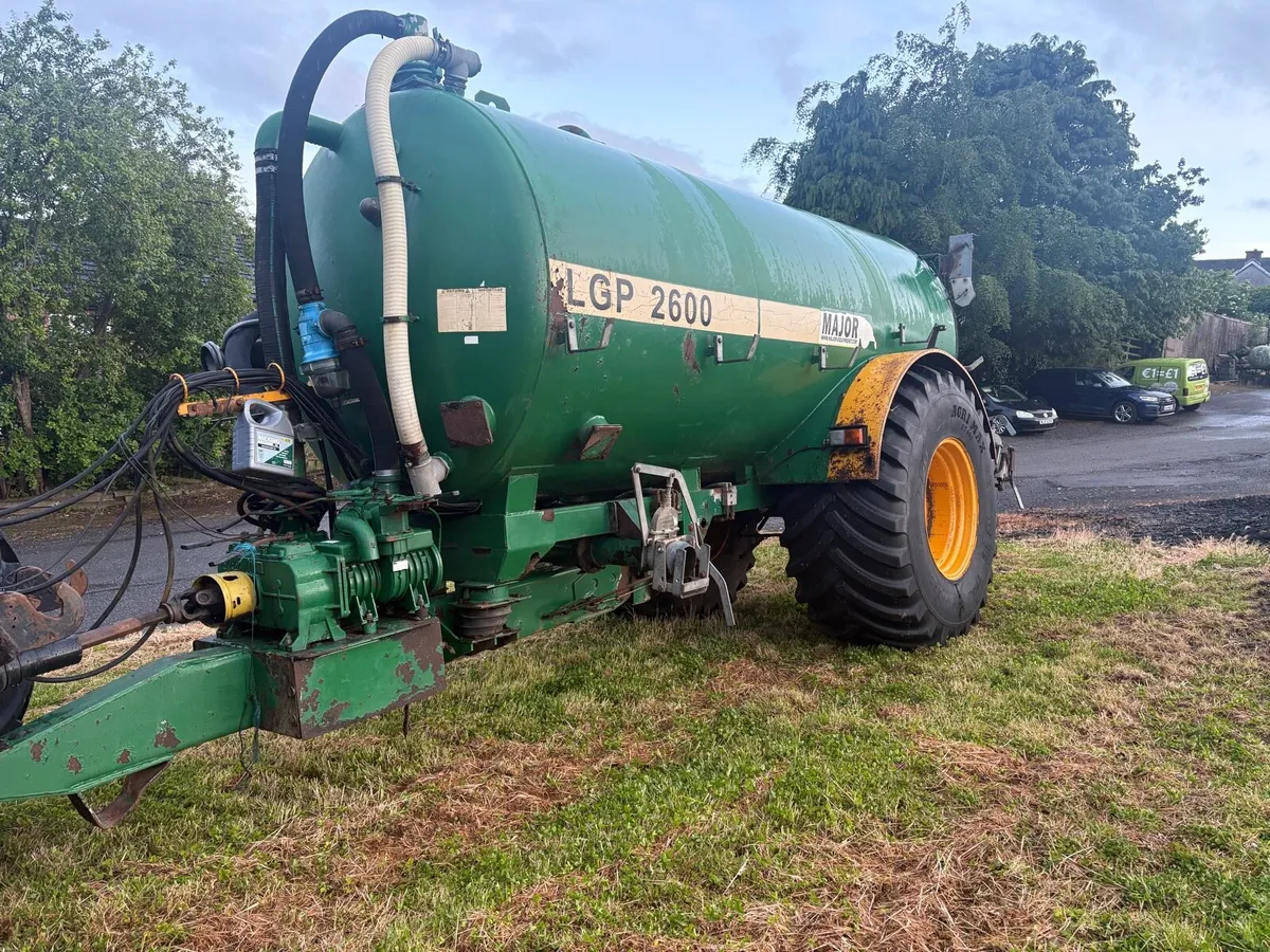 Tanker 2600gal - Image 1