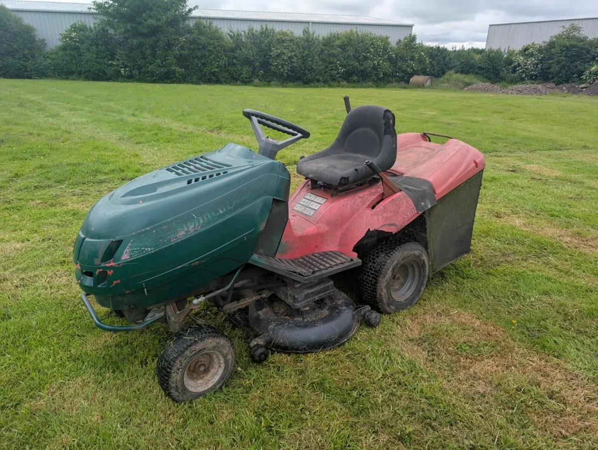 Castelgarden 17hp 40" ride on lawnmower - Image 1