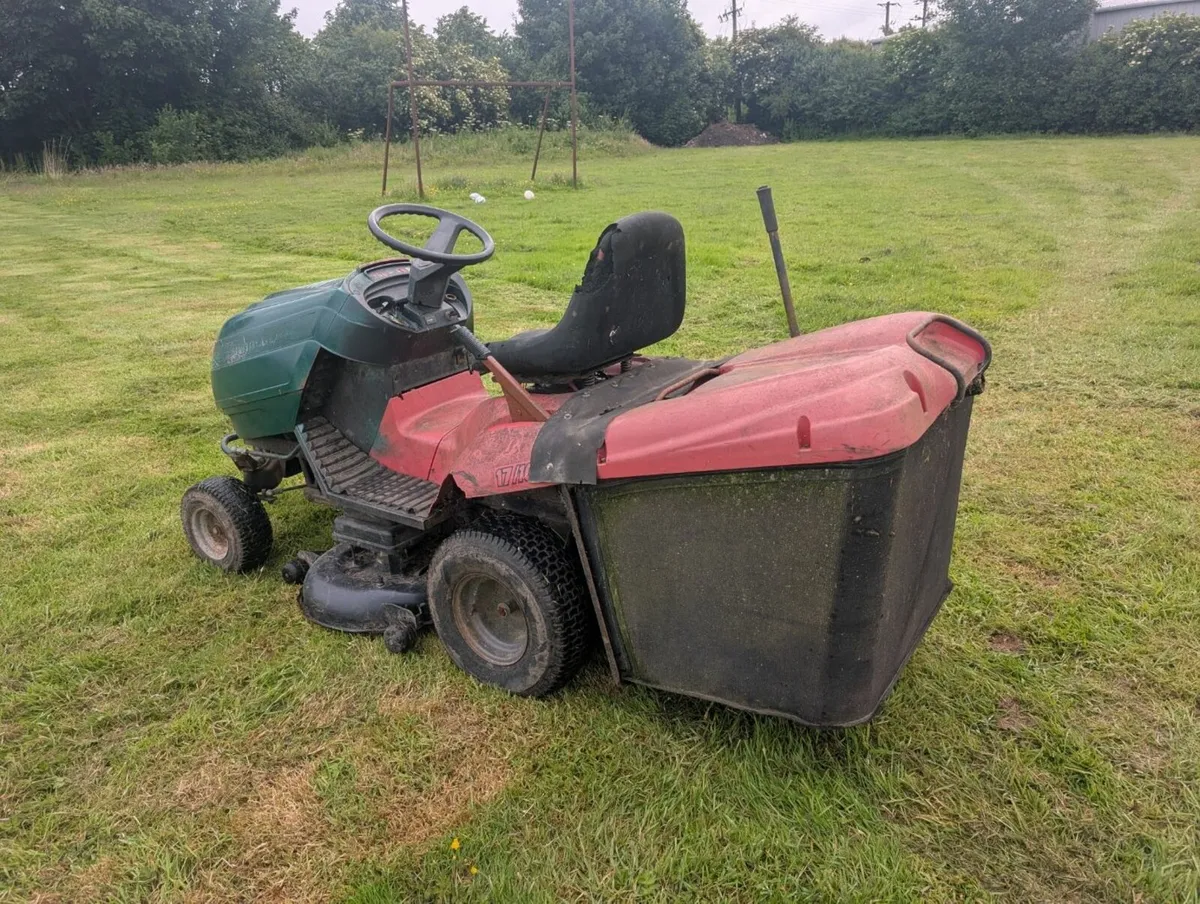 Castelgarden 17hp 40" ride on lawnmower - Image 2