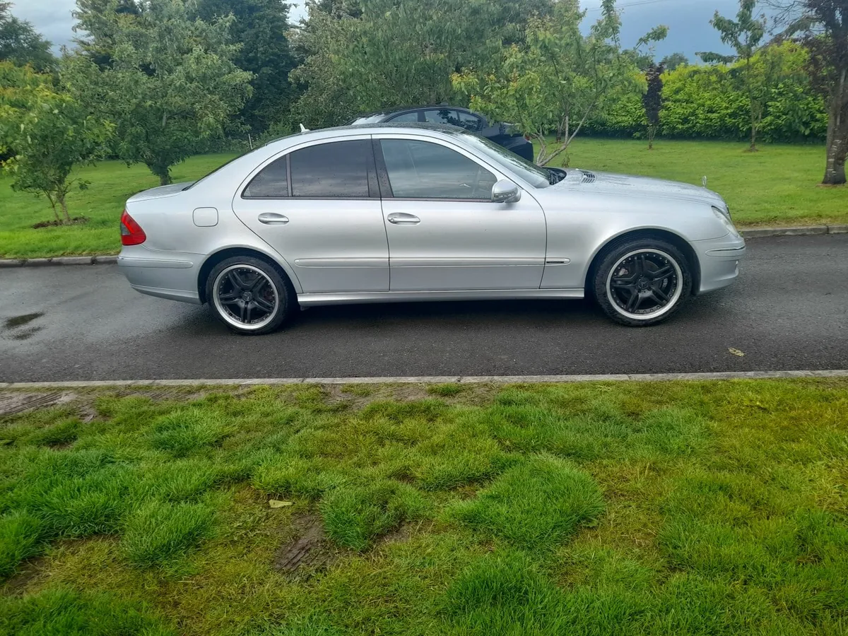 Mercedes-Benz E-Class 2008 - Image 1