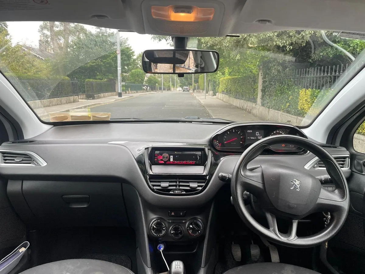 Peugeot 208 - Image 4