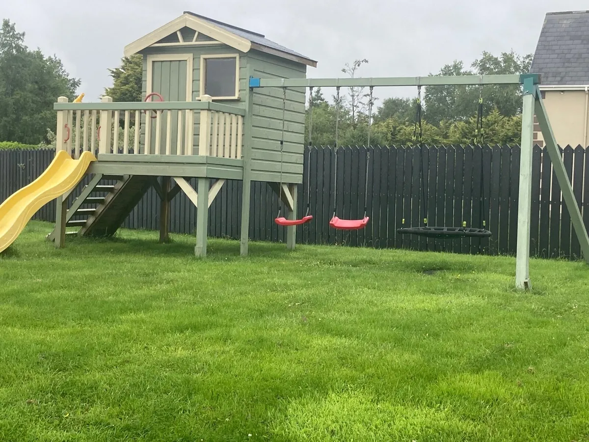 Tree house with swings and slide - Image 1