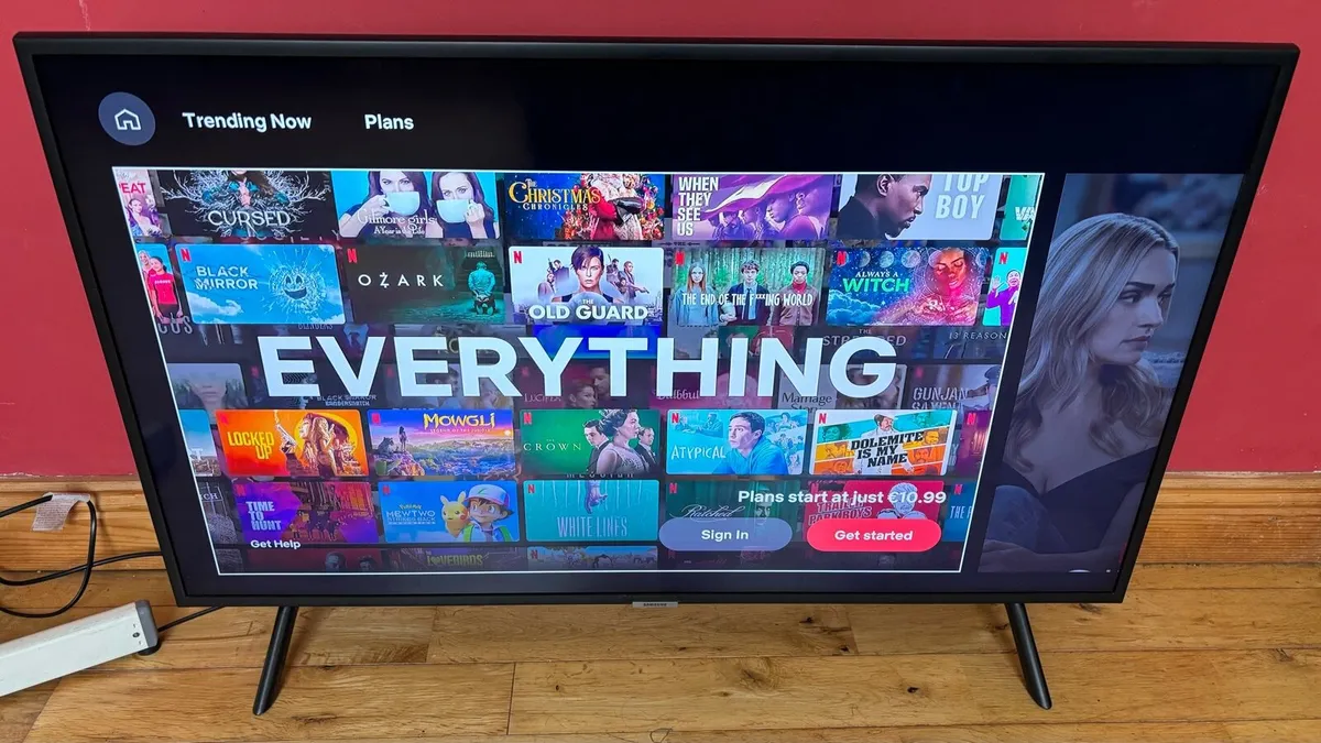 40” Samsung 4K UHD Certified HDR 10+ Smart TV - Image 2