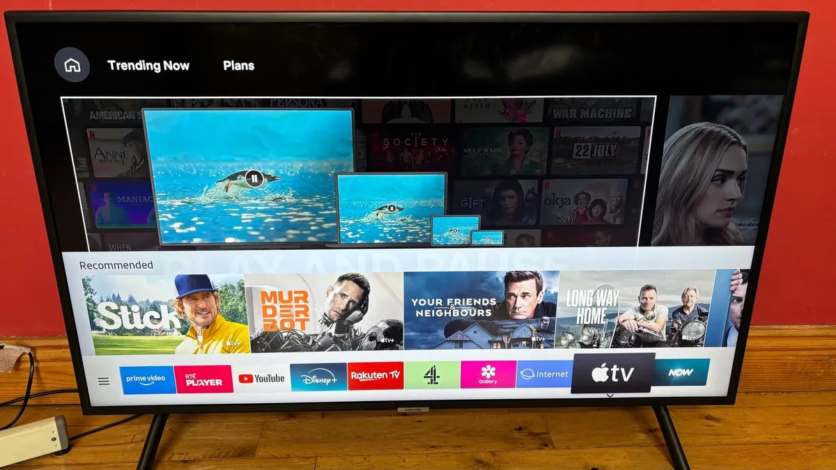 40” Samsung 4K UHD Certified HDR 10+ Smart TV - Image 3