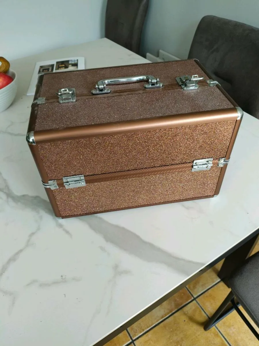 Cosmetic jewelry box - Image 1
