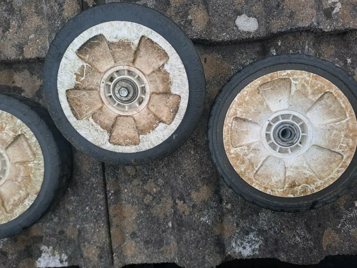 Honda izzy lawnmower  wheels - Image 1