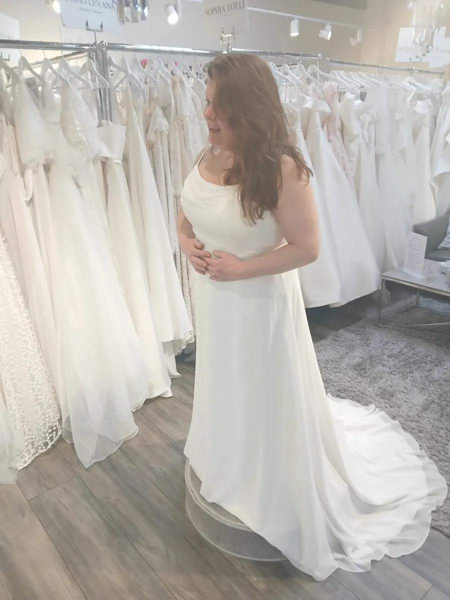 Wedding dress - Image 2