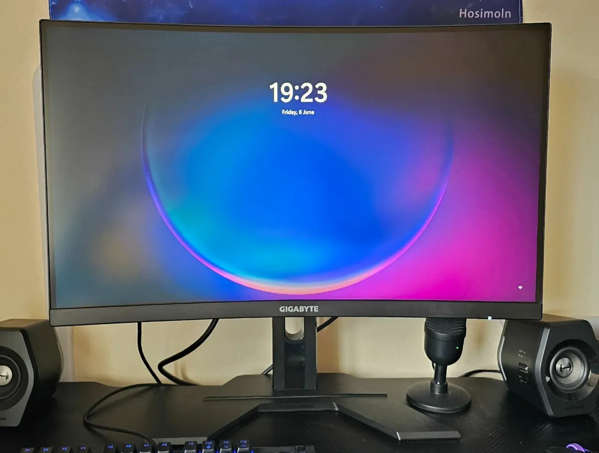 Gigabyte G27QC A Curved 27" 1440p 165HZ - Image 1