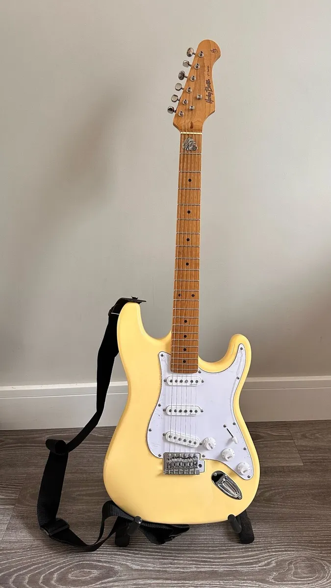 Electric guitar - Image 2