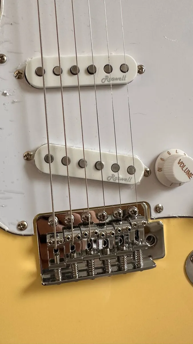 Electric guitar - Image 4