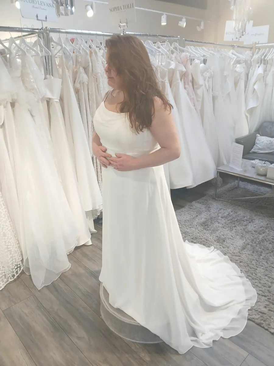 Wedding dress - Image 3