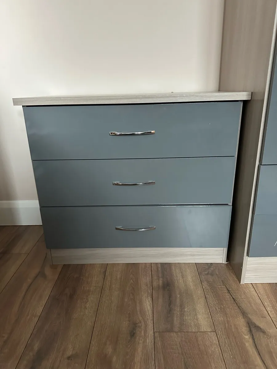 Bedroom set - Image 2