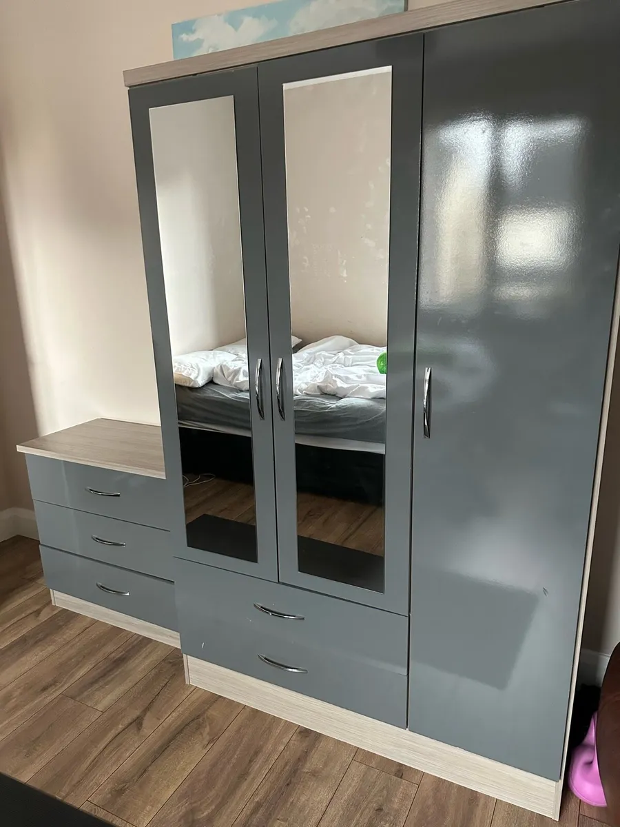 Bedroom set - Image 4