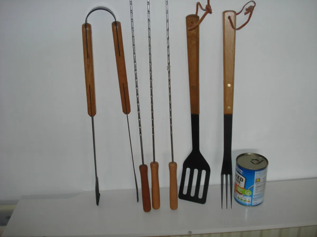 6 NEW TALL BARBEQUE UTENSILS. - Image 3