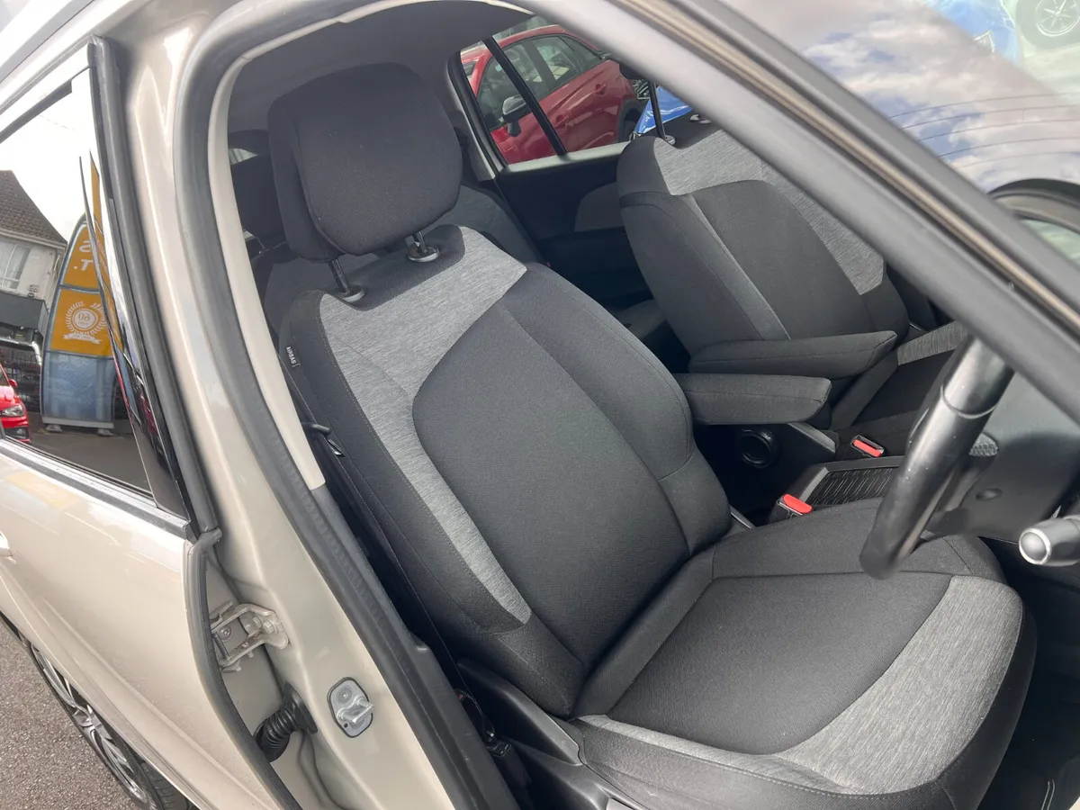 Superb Value 7 Seat High Spec Low Kms Very Clean 2 - Image 3