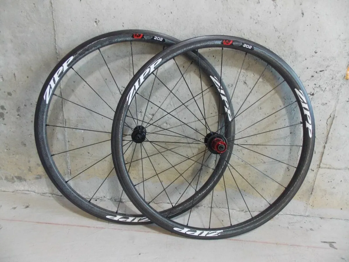Zipp 202 Firecrest Carbon Clincher Road Wheelset - Image 1
