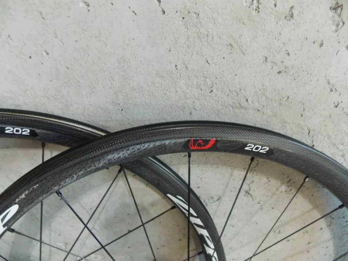 Zipp 202 Firecrest Carbon Clincher Road Wheelset - Image 3